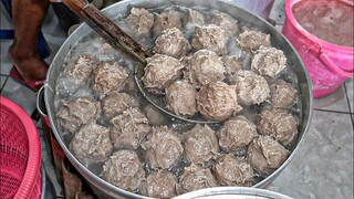 SEHARI 200 KILO??? TERNYATA BEGINI PROSES PEMBUATAN PENTOL BAKSO PALING VIRAL DI GRESIK