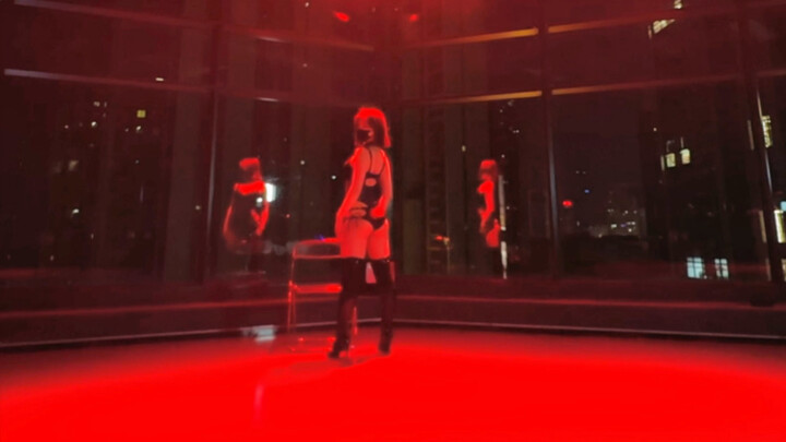 Chỉ cần cùng cô ấy đi dạo một chút là đã rất vui rồi