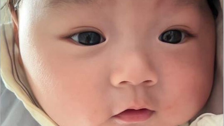 That day, I thought he was just enjoying his milk, but when I looked down, he was gazing at Mom with