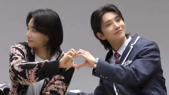 Bức ảnh phối hợp cực ăn ý, chỉ cần nhìn chị fan nhà thôi☞ Lại bị tôi “đẩy thuyền” Hoa Mỹ rồi!