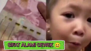 uang masih diatas segalanya 😁🤣😂 sifat alami cewek sedari kecil, video lucu meme lucu