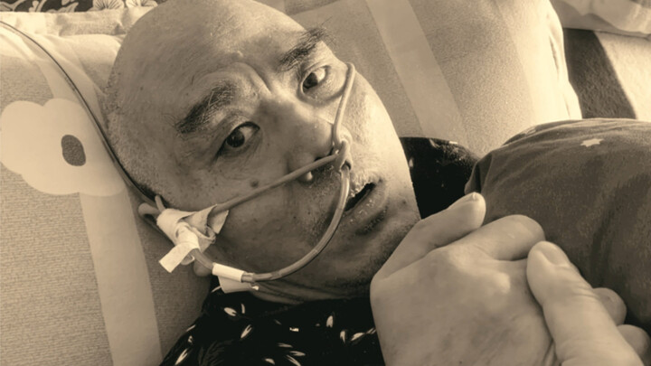 7 giờ 12 tối, vừa bước vào nhà sau khi ăn xong, Đường Đệ bỗng nghe tin lão đăng trút hơi thở cuối cù