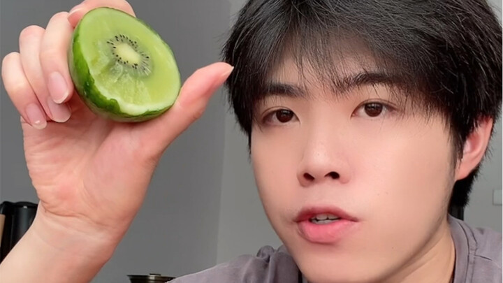 Bạn chỉ tưới nước có một lần mà đã mong quả kiwi chỉ nở hoa vì mình, bạn quá khao khát kết quả nên m