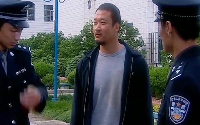 囚犯出狱，不要新鞋，要警察找回八年前的旧鞋，精彩了