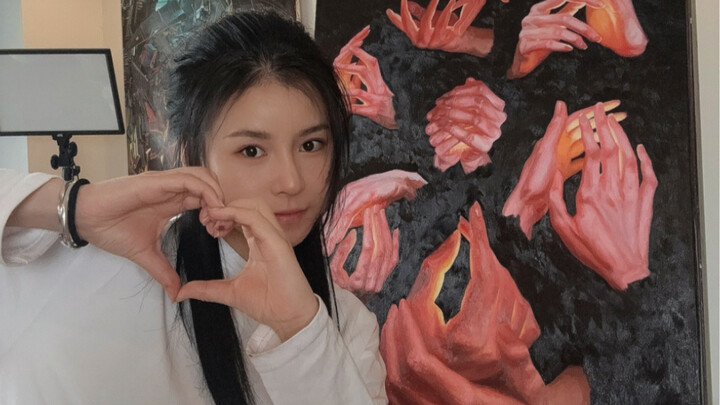 小时候上学之前并不知道大家说话有声音，以为自已也会说话。