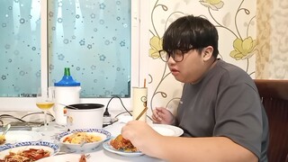 กินข้าวยำปลาแซ่ย