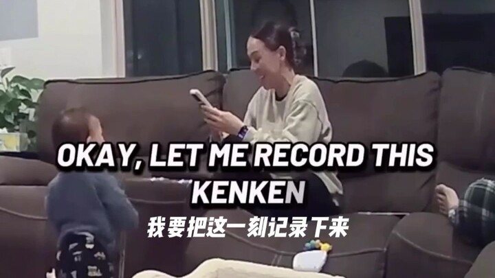 Bị chính đứa con 17 tháng tuổi của mình "đâm sau lưng" 😂