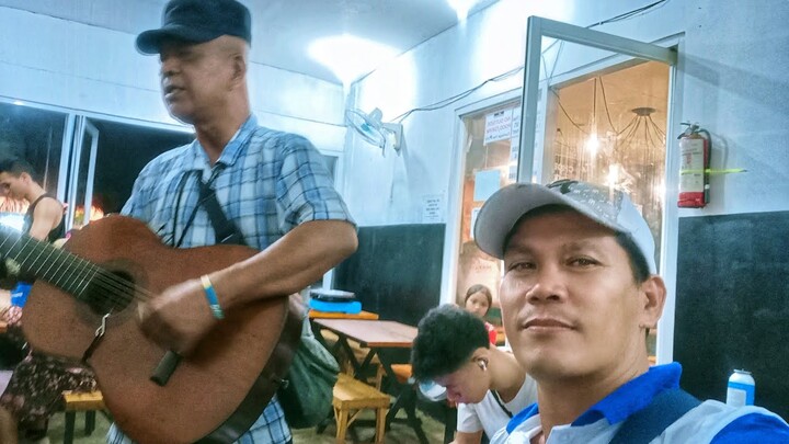 FOLK SINGER SA ISANG RESTAURANT SA DASMARIÑAS ANG GALING