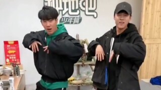 双卓版《面纱》：直播录屏 替换bgm+练习室 卓沅跳舞 鹭卓陪看
