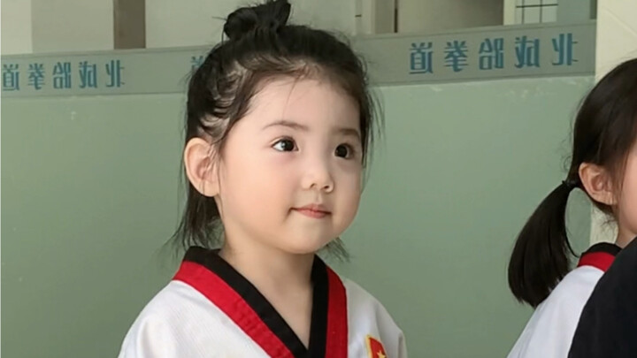 ลูกมนุษย์สอนเทควันโดให้คุณ