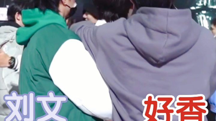 Laughing all the way to the bank with two clingy little ones in the “second child” group – Wen Zhen 