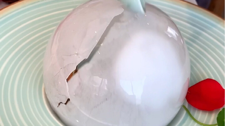 中餐的仪式感才是真牛掰，鱼肚子里面藏螃蟹，包子要用吸管喝