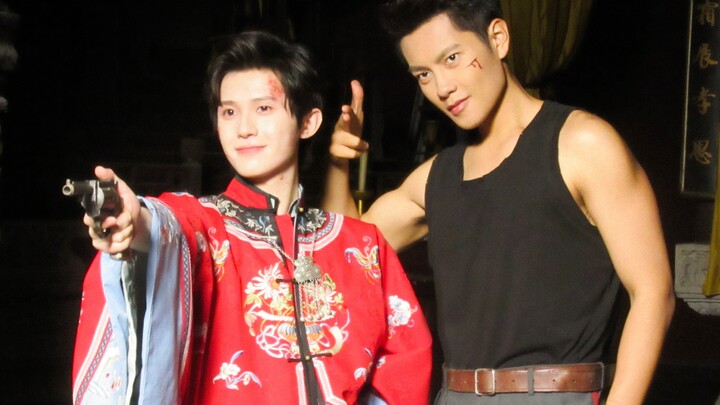 "Tôi đã lấy hết mọi thứ của anh ấy rồi, vậy thì tôi cũng nên có một chiếc giường tân hôn khác để ngồ