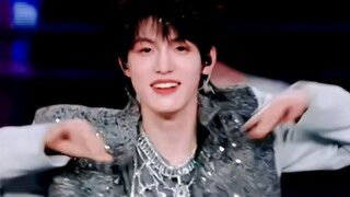 【张泽禹】当清纯钓系跳起女团舞，不需要太多动作，简单跳跳就是此间最上乘～