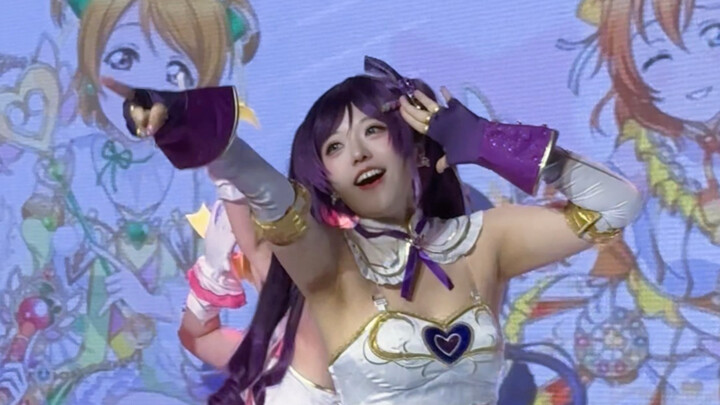 She transformed into a magical girl on stage!