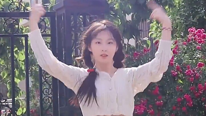 One-click costume change | 2007 high school students danced to Queencard half song