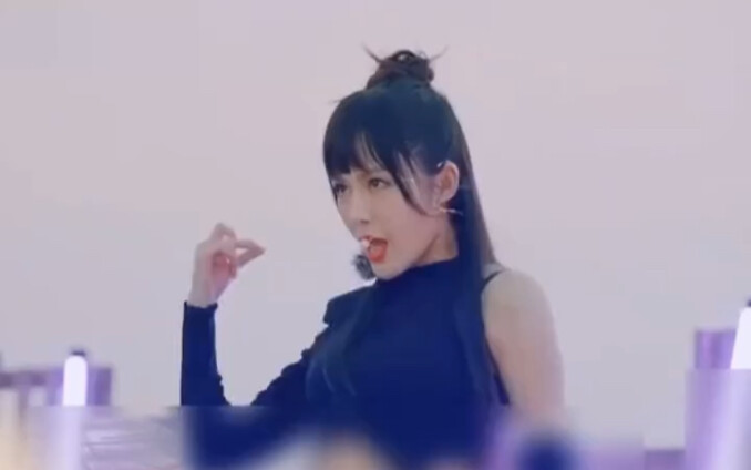 Vương Hạc Dương thấy Tống Thiến nhảy, phản ứng đúng chuẩn kiểu tôi đang đam mê thần tượng! Đệ Đệ: Th