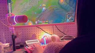 Aku tidak akan membiarkan ada yang tidak bisa melakukan trik segitiga, ayo belajar denganku!