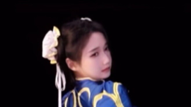 เวอร์ชั่น Bad Chun-Li ของมอเตอร์ไซค์ป่า! โยนมันขึ้นไป!