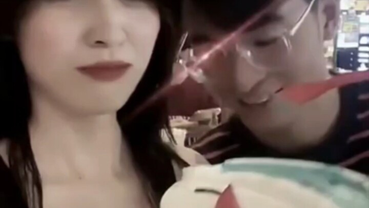 Kamu tuh emang jago makan!