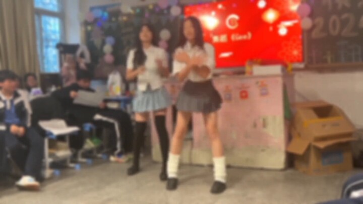 Tarian Malam Tahun Baru SMA