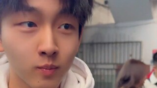 “Can Northeastern guys who come to Chengdu really make it?” Street interview with an 182cm-tall 17-y