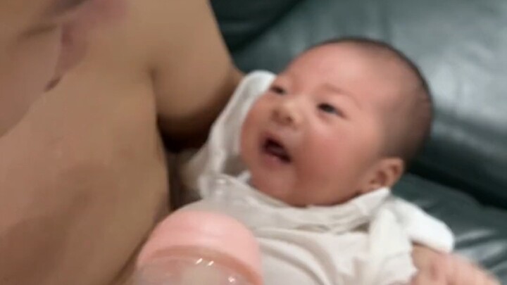 Sangat lapar, sangat lapar! Lebih telat sedikit saja sudah tidak bisa!