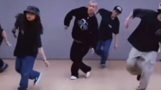 Kyoka (Rushball) Japanese hip-hop is hard to copy her dance, I can't dance it to her style