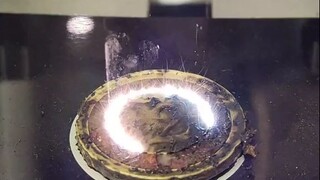 用激光给硬币除锈，每个镜头都跟拍科幻片似的，还自带科技感音效
