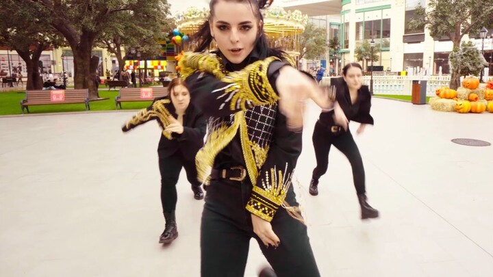 This dance is amazing! Russian girl dances to MONSTA X's "FANTASIA" on the street [MAD Dance Troupe]