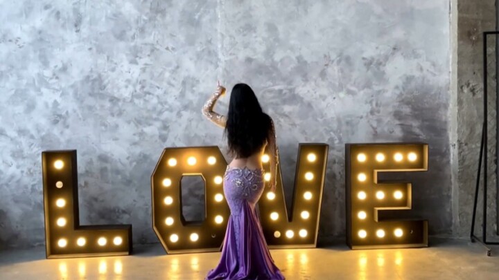 Exotic, high-definition Arabic-style belly dance performance