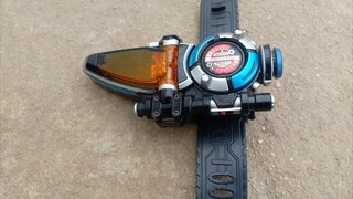 Vòng đeo tay biến hình Go-Busters DX Morphin Brace