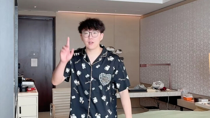 "Imitating My Girlfriend: Plants vs. Zombies"