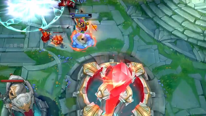 Garen punya cara bermain yang super hebat. Pedang besarnya terlalu pendek, jadi tidak terlalu sulit 