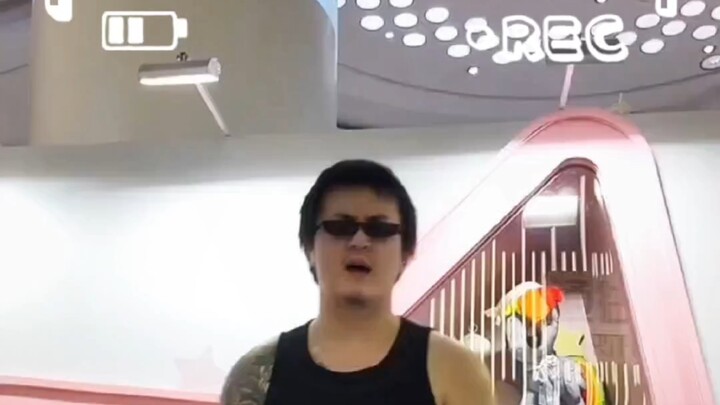 Có sai không khi trở thành thần tượng dù đã đầu thai thành một tên gangster trung niên?