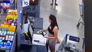 留长指甲最担心的情况发生了，好想过去帮她一把