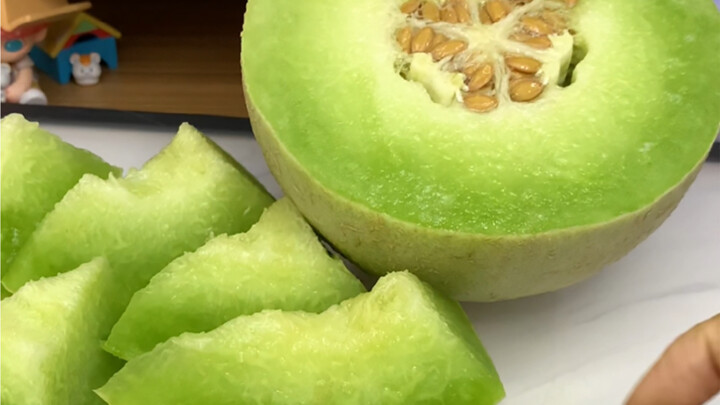 ما بطلع من البيت ولا مرة، بأشهر الفواكه كل يوم في البيت!