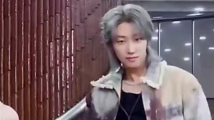 徐明浩崭新两个challenge！队外cha又魅又萌！