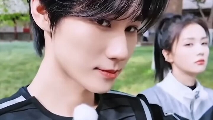 จางเจินหยวนตอนนี้เข้ากลุ่มกับไป๋ลู่และฟ่านเฉิงเฉิงเป็นปี่เป็นขลุ่ยแล้ว จริงๆ นะ เมื่อสนิทกันแล้วอะไร