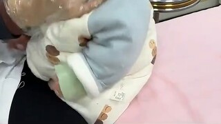 A sweetheart in the hands of parents, a "little toy" in the hands of doctors