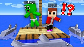 Minecraft But There Is Only One RAFT Baby JJ and Mikey in Minecraft Challenge (Maizen Mazien Mizen)