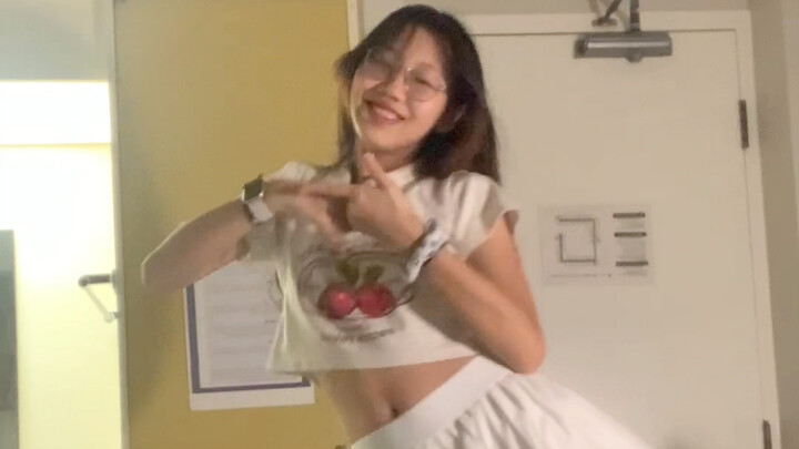 นักเรียนมัธยมปลายหญิง อายุ 16 ปี สอนตัวเองเรื่องแม่เหล็กโดยไม่มีความรู้พื้นฐาน (ลองแล้ว อย่ากระโดดบน
