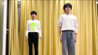 الرقص الجماعي النسائي لـ Song Yaxuan و Liu Yaowen (لعبة العقاب)