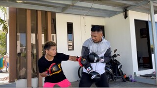 Jonas Sultan tinuturo yung pang Knock Out na suntok niya