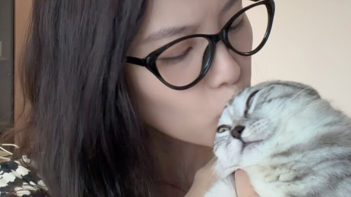 Susah dijelaskan kepada yang tidak memelihara kucing