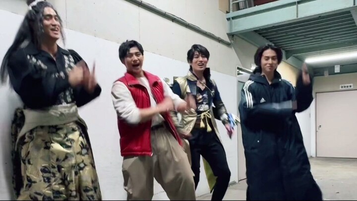 King-Ohger and Kyoryuger dance to promote Kingohger in Space