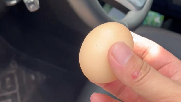 Eggs can be steamed to perfection in a car in Beibei, Chongqing.