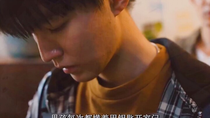 Bocah itu hanya menyadari arah lubang kunci yang salah, lalu langsung menyimpulkan bahwa ada orang l