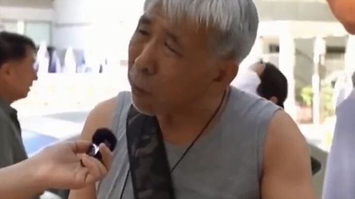 Old man: “Going to Tsinghua is just a piece of cake!” Another jaw-dropping moment in高考 parent interv