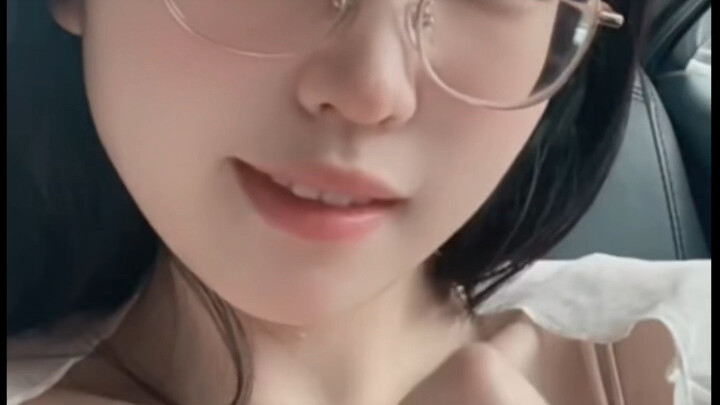 Glasses, Big Thunder, college student—this epic contrast combo is complete!